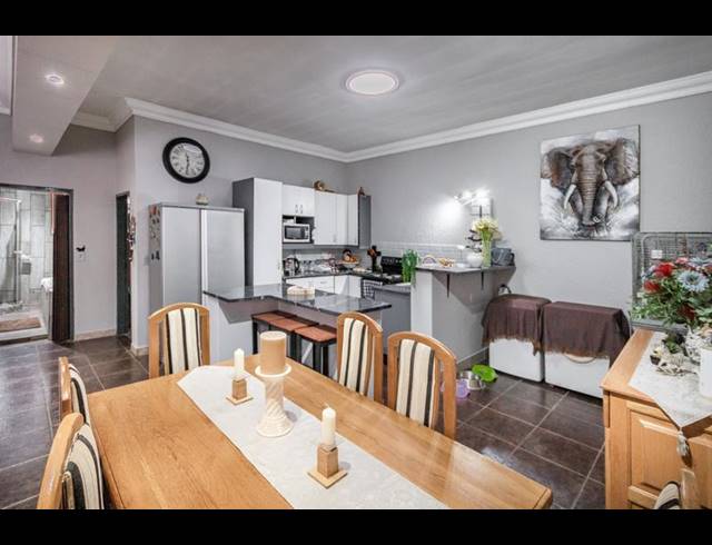 7 BEDROOM HOUSE FOR SALE IN RACEVIEW